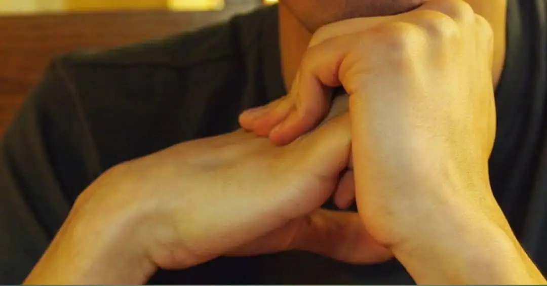 Does popping your fingers cause arthritis? 1 Does popping your fingers cause arthritis